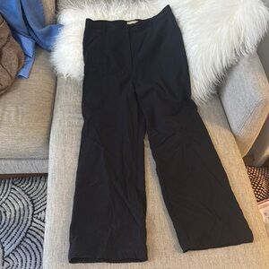 Classic Black Trousers with Tailored Fit and Ankle-Length Design